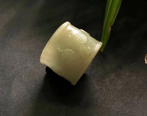 古玩玉器清中期鼓型團壽翡翠扳指拍賣，當前價格8500元