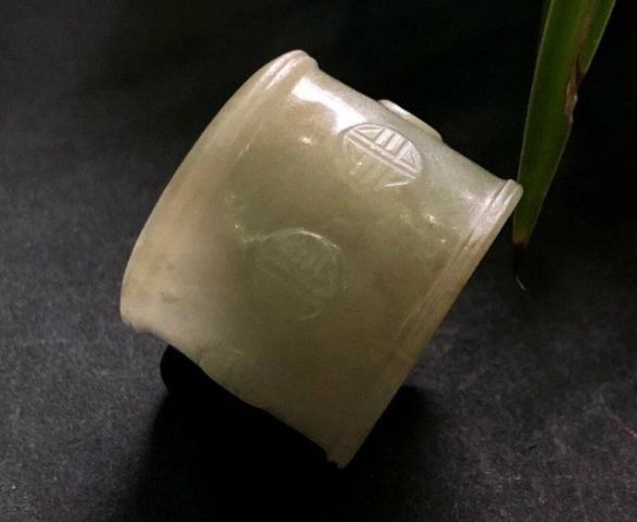 古玩玉器清中期鼓型團壽翡翠扳指拍賣，當前價格8500元
