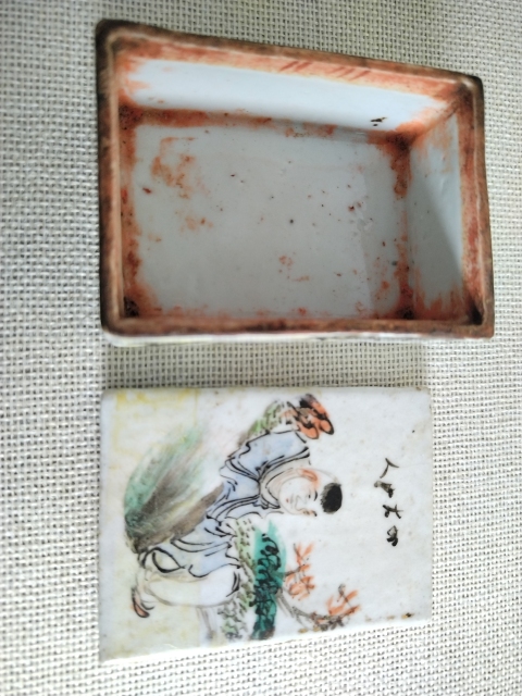 古玩陶瓷淺絳彩童子詩文印盒拍賣，當前價格1000元