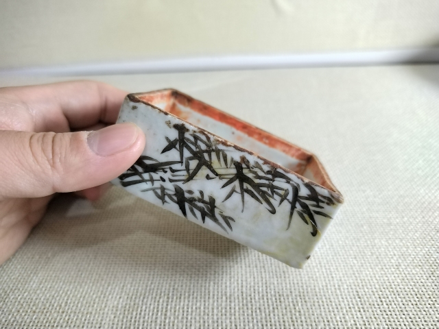 古玩陶瓷淺絳彩童子詩文印盒拍賣，當前價格1000元