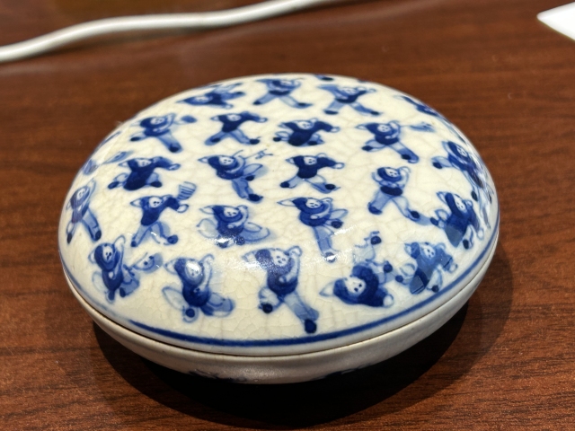 古玩陶瓷晚清煨瓷青花嬰戲圖印盒拍賣,當前價格6800元