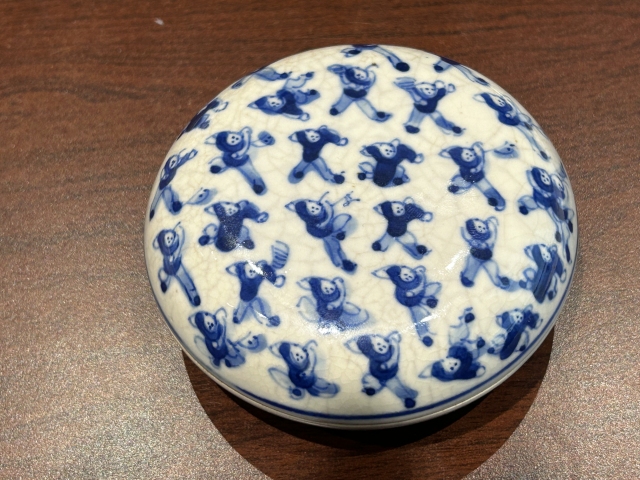 古玩陶瓷晚清煨瓷青花嬰戲圖印盒拍賣,當前價格6800元