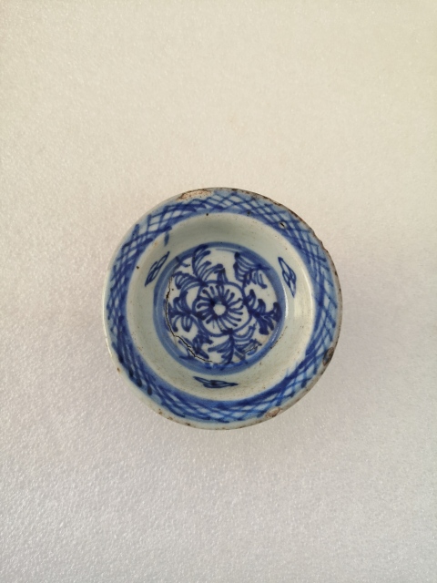 古玩陶瓷花卉紋青花高足盤拍賣,當前價格450元