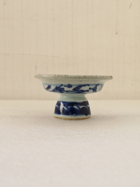 古玩陶瓷花卉紋青花高足盤拍賣,當前價格450元