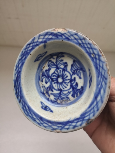 古玩陶瓷花卉紋青花高足盤拍賣,當前價格450元