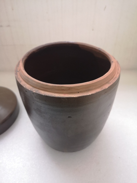 古玩陶瓷褐釉蓋罐拍賣，當(dāng)前價(jià)格680元