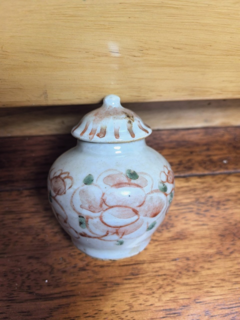 古玩陶瓷紅綠彩花卉紋蓋罐拍賣(mài)，當(dāng)前價(jià)格444元