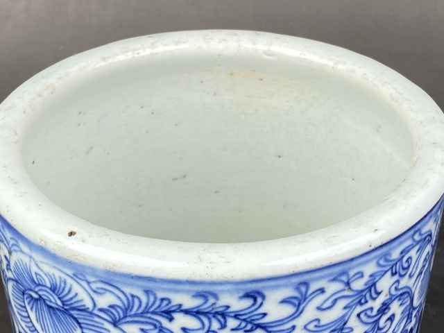 古玩陶瓷青花花卉紋青花三足筒式香爐拍賣，當前價格5888元