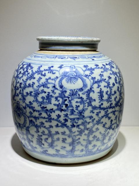 古玩陶瓷青花纏枝花卉罐拍賣,當前價格1888元