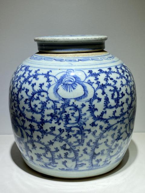 古玩陶瓷青花纏枝花卉罐拍賣,當前價格1888元