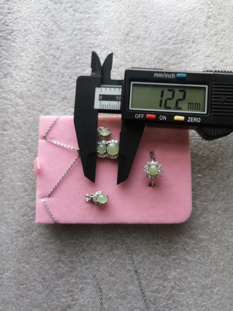 古玩玉器天然翡翠鑲嵌首飾拍賣，當(dāng)前價(jià)格450元