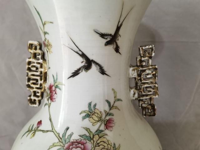古玩陶瓷桃李賜宴花鳥紋粉彩瓶拍賣,當前價格28000元