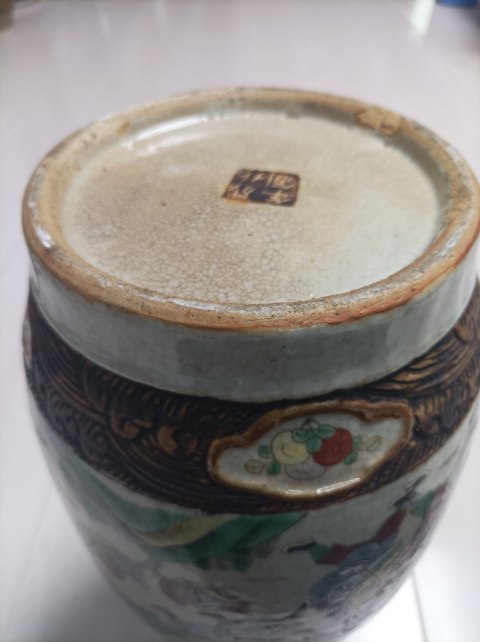 古玩陶瓷清代咸豐哥釉粉彩刀馬人物圖獅耳花口瓶拍賣,當前價格5800元