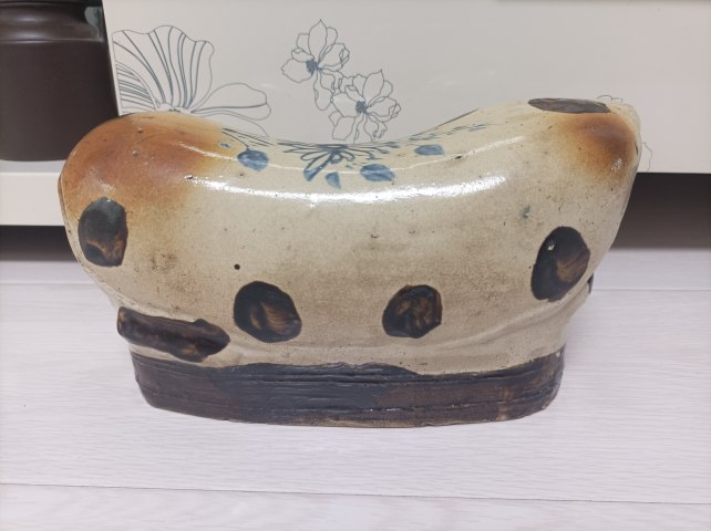 古玩陶瓷清代磁州窯彩繪花卉紋貓兒枕拍賣，當前價格568元