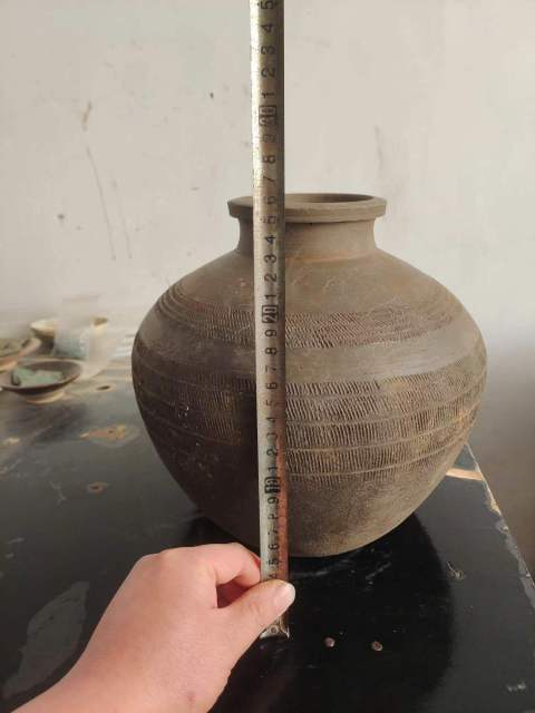 古玩陶瓷館藏級精品灰陶繩紋印章款漢壺拍賣,當前價格2980元