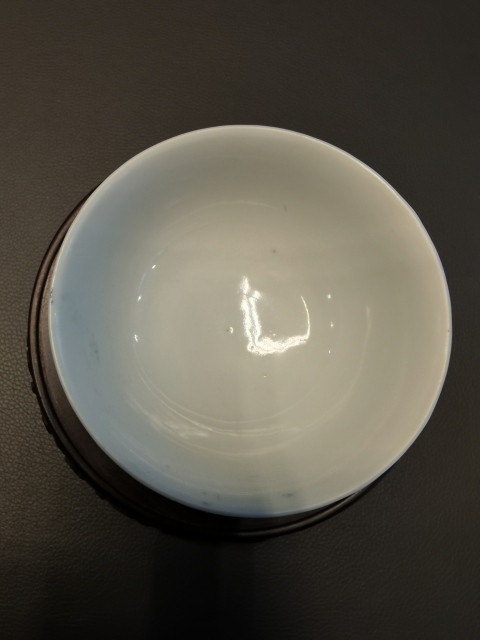 古玩陶瓷大清光緒年製官窯款墨地粉彩百花不落地紋茶碗拍賣,當前價格880元