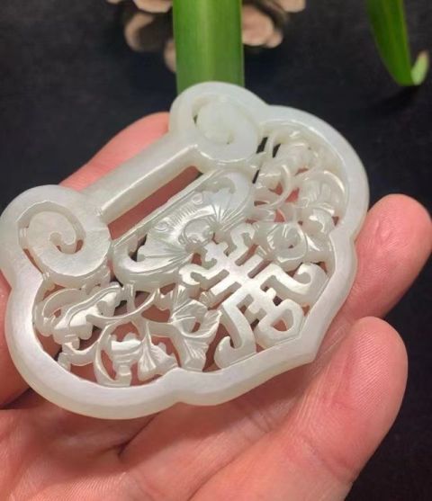 古玩玉器清代和田白玉鎖牌拍賣，當(dāng)前價格15000元