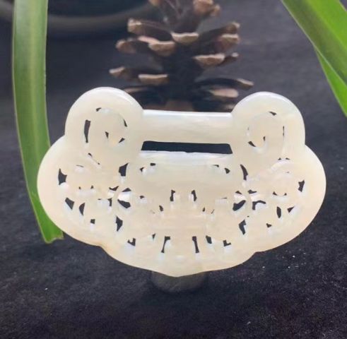 古玩玉器清代和田白玉鎖牌拍賣，當(dāng)前價格15000元