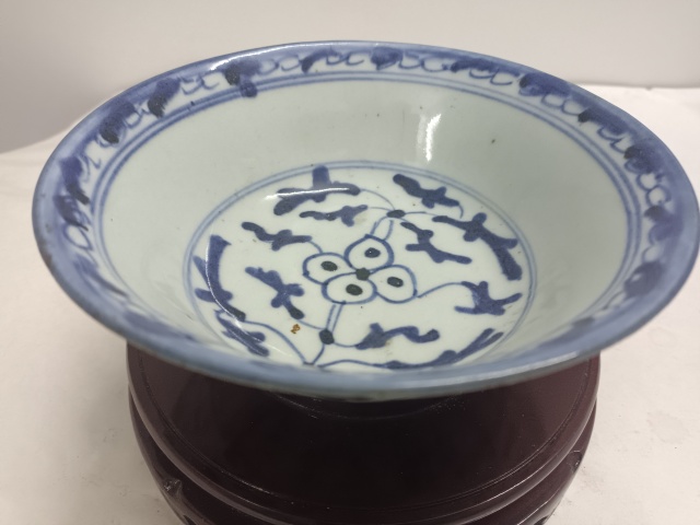 古玩陶瓷清中期青花纏枝花卉碗拍賣，當前價格800元