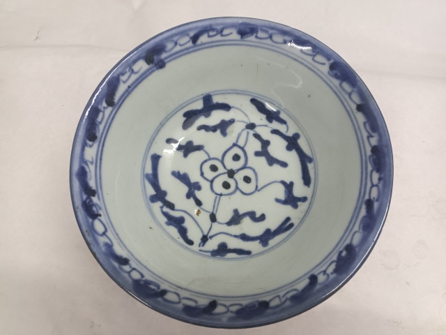 古玩陶瓷清中期青花纏枝花卉碗拍賣，當前價格800元