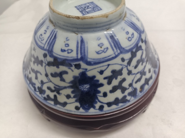 古玩陶瓷清中期青花纏枝花卉碗拍賣，當前價格800元