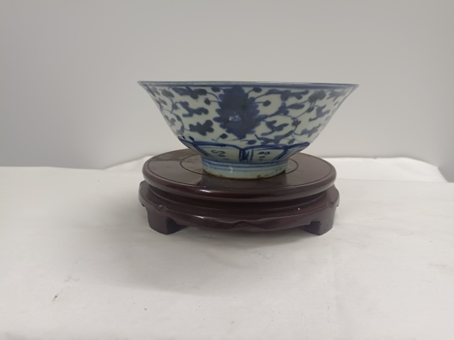 古玩陶瓷清中期青花纏枝花卉碗拍賣，當前價格800元