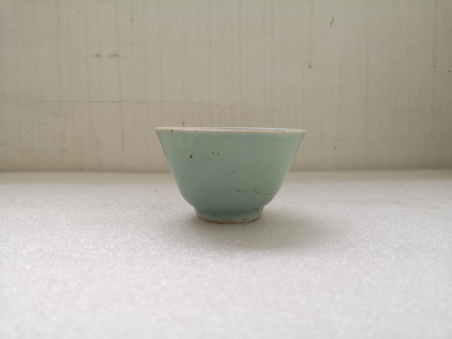 古玩陶瓷清中期豆青釉杯拍賣，當前價格550元