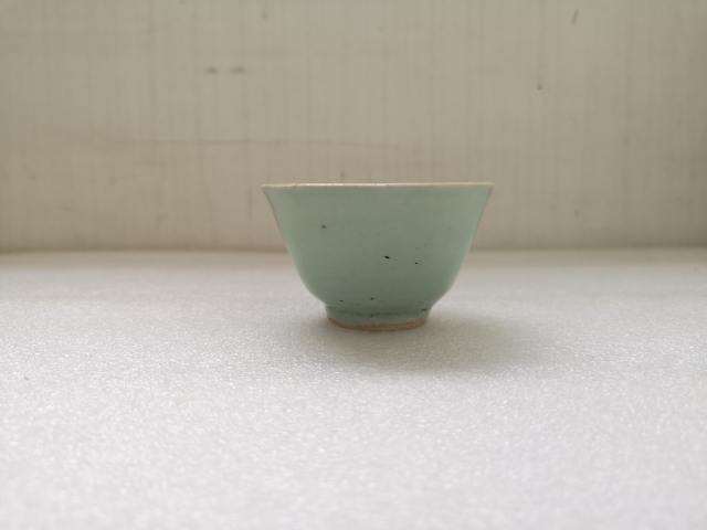 古玩陶瓷清中期豆青釉杯拍賣，當前價格550元