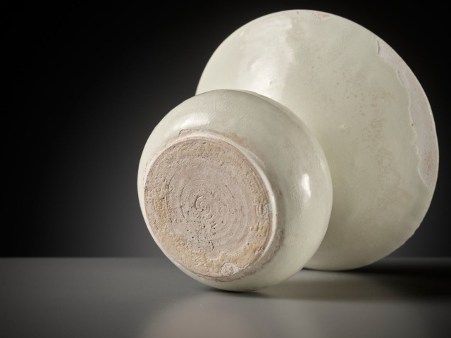 古玩陶瓷唐代·白釉渣斗真品鑒賞圖