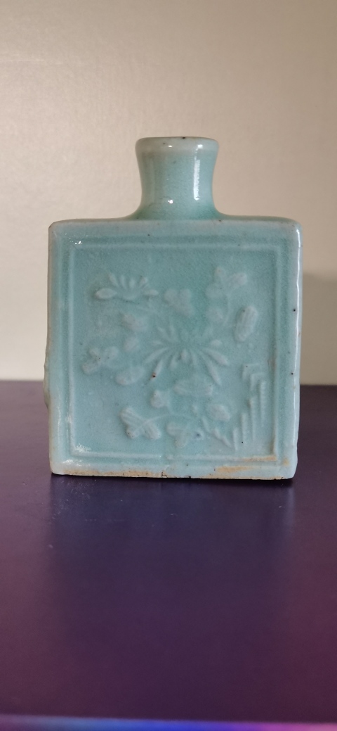 古玩陶瓷冬青釉印花鼻煙壺拍賣,當前價格2200元