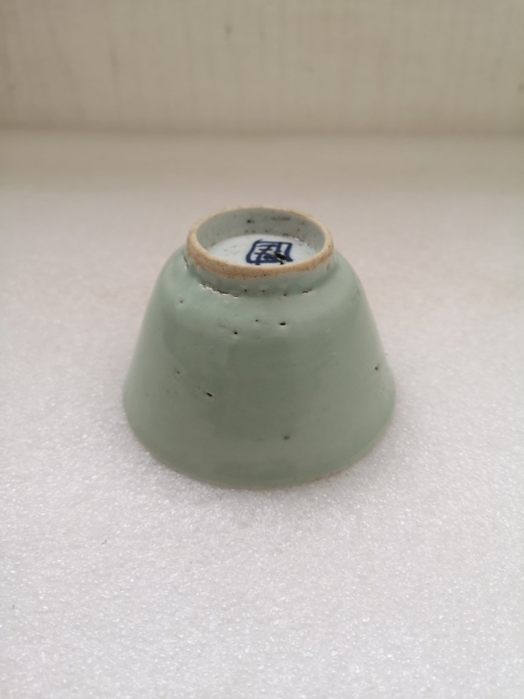 古玩陶瓷清中期豆青釉杯拍賣，當前價格550元