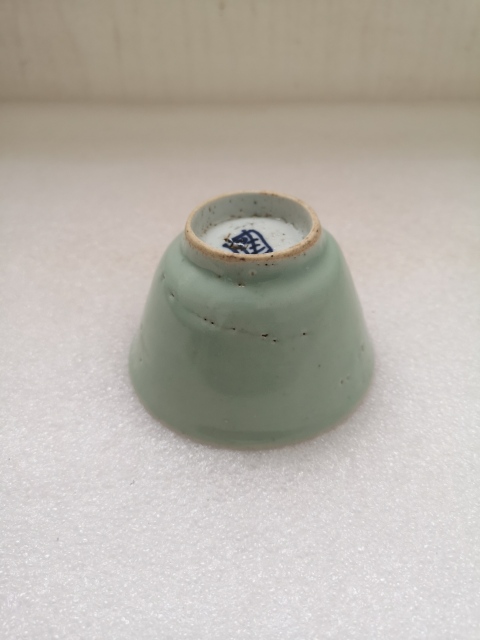 古玩陶瓷清中期豆青釉杯拍賣，當前價格550元