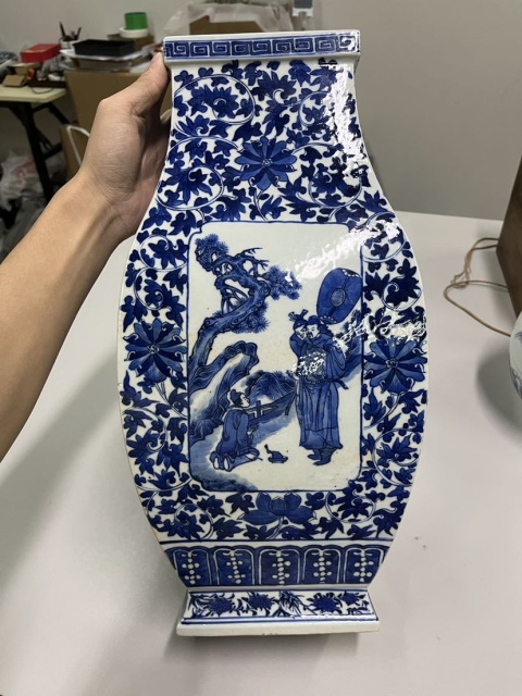 古玩陶瓷青花開光人物故事紋四方瓶拍賣，當前價格88888元