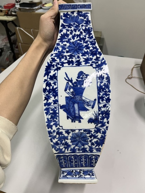 古玩陶瓷青花開光人物故事紋四方瓶拍賣，當前價格88888元