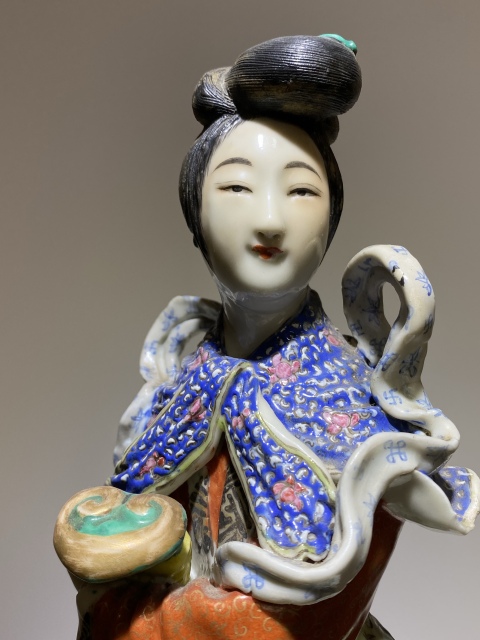 古玩陶瓷粉彩人物瓷塑拍賣，當前價格3888元