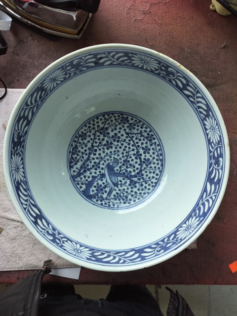 古玩陶瓷清中期青花人物寶瓶圖很大的海碗拍賣,當前價格7800元