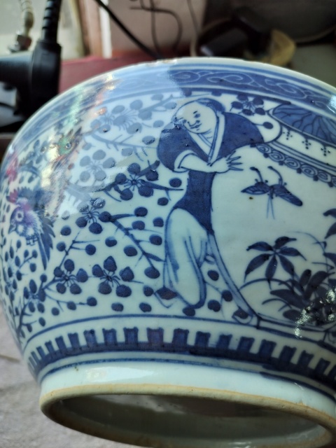 古玩陶瓷清中期青花人物寶瓶圖很大的海碗拍賣,當前價格7800元