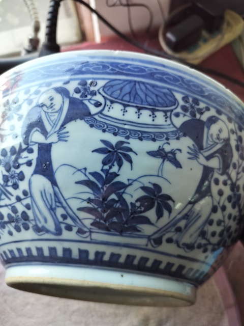 古玩陶瓷清中期青花人物寶瓶圖很大的海碗拍賣,當前價格7800元