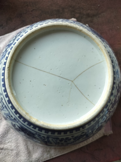 古玩陶瓷清中期青花人物寶瓶圖很大的海碗拍賣,當前價格7800元