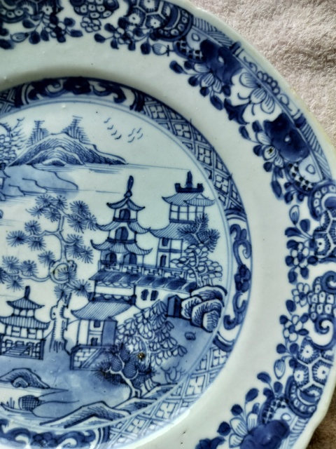 古玩陶瓷清中期青花山水樓閣紋八方盤拍賣，當前價格1800元