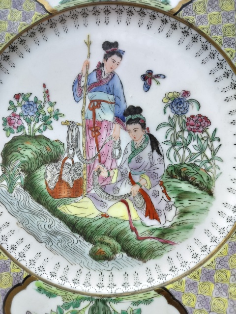 中国　粉彩　山水人物文盤　大皿　直径約37.7㎝　M　R8286B 中国 粉彩 山水人物文盤 大皿 直径約37.7㎝ M R8286B 美術品・