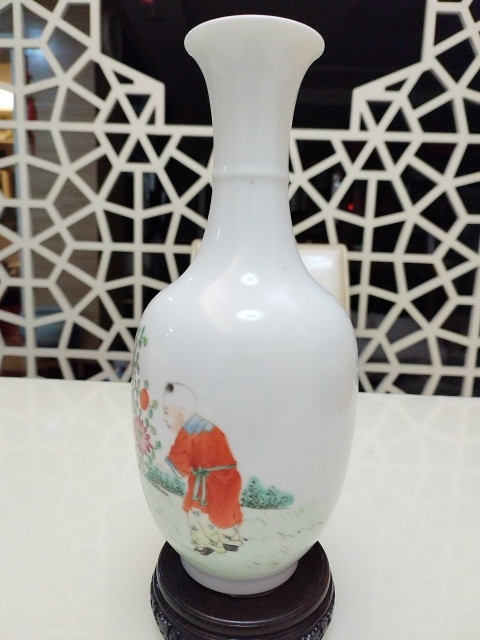古玩陶瓷粉彩愛菊圖撇口瓶拍賣,當前價格8800元
