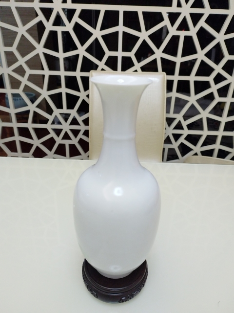 古玩陶瓷粉彩愛菊圖撇口瓶拍賣,當前價格8800元