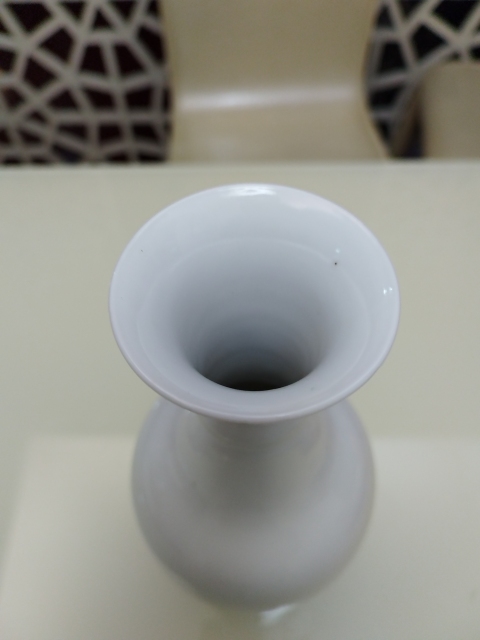 古玩陶瓷粉彩愛菊圖撇口瓶拍賣,當前價格8800元