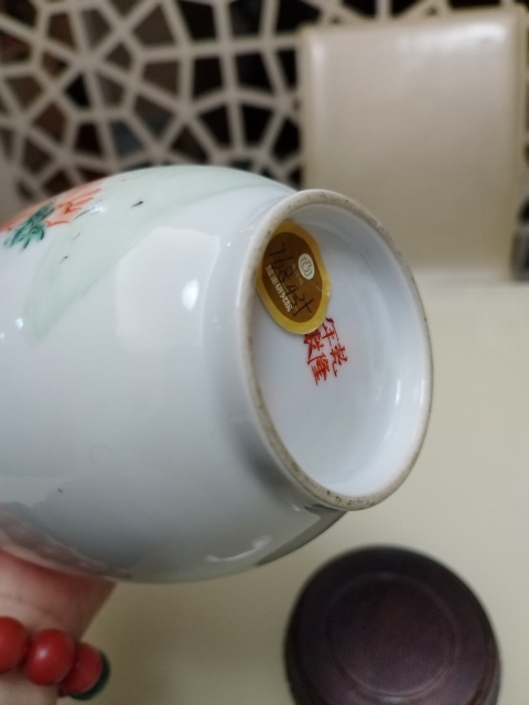 古玩陶瓷粉彩愛菊圖撇口瓶拍賣,當前價格8800元