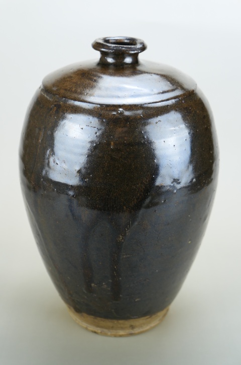 古玩陶瓷館藏級精品:元代末褐釉梅瓶（瓶中之王）拍賣，當前價格980元