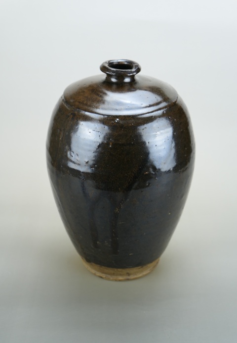 古玩陶瓷館藏級精品:元代末褐釉梅瓶（瓶中之王）拍賣，當前價格980元