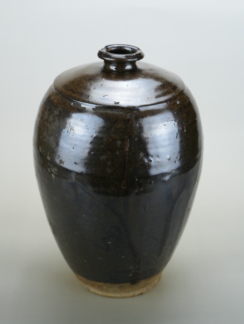 古玩陶瓷館藏級精品:元代末褐釉梅瓶（瓶中之王）拍賣，當前價格980元