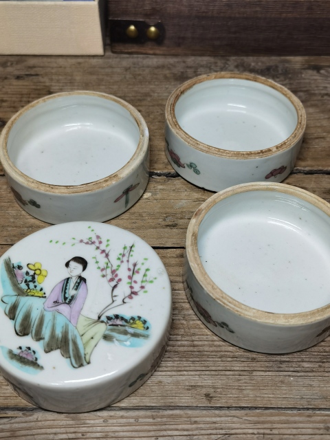 古玩陶瓷粉彩桃花美女圖節盒拍賣，當前價格688元