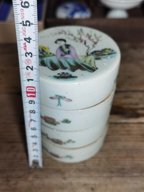 古玩陶瓷粉彩桃花美女圖節盒拍賣，當前價格688元